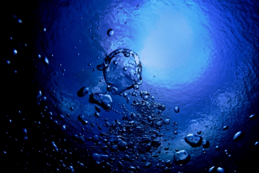 富山湾384mから牡蠣にとって心地よい海洋深層水を取得